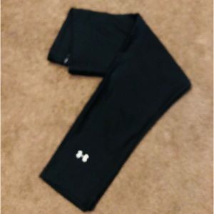 NWOT Under Armour Crop Yoga Pant blk Sm/Med